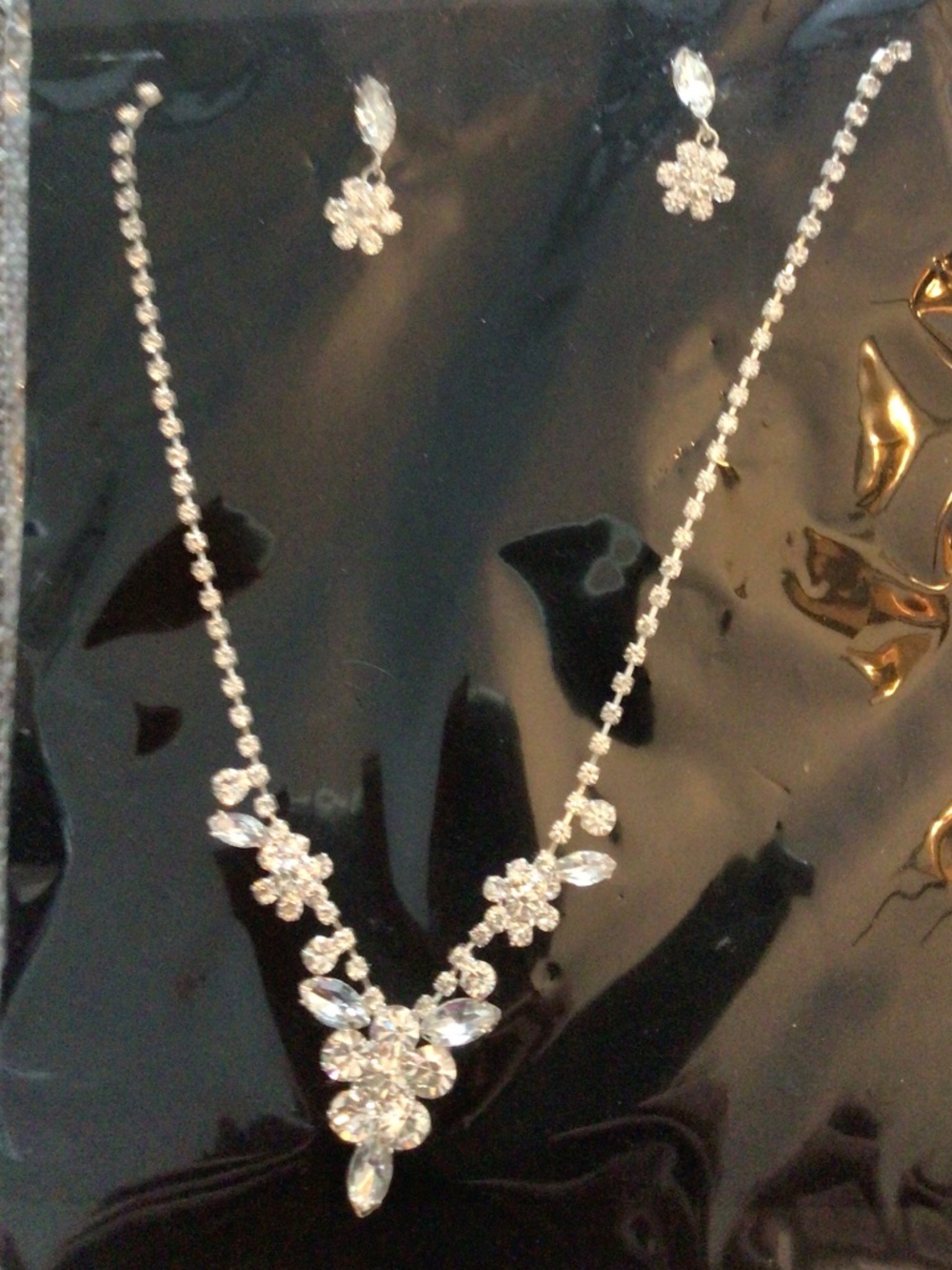Women’s new rhinestone necklace and pierced earring set